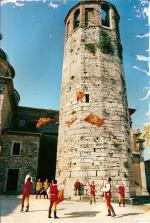 Medievalia - sbandieratori posterola - Torre del duomo di Amelia 2000 - (www.sbandieratoriamelia.it)